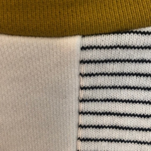 all:row | Multi Color Pattern Crop with 3/4 Sleeve Top - Picture 4 of 5